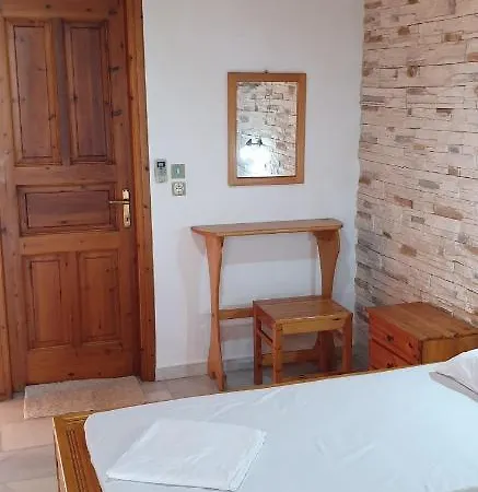 Hotel Evi & *